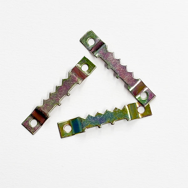 Sawtooth Hanger with Screws 40mm